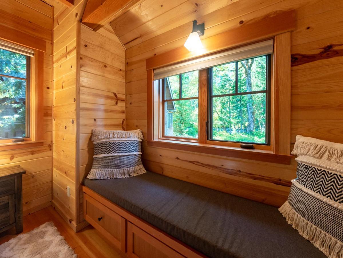 On The River Wooded Bliss Cabin Near Loloma McKenzie Bridge מראה חיצוני תמונה